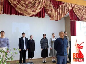 Премьера театрализованного представления «Молодая гвардия», организованного студентами ГПОУ ТО «НПК» к знаменательному юбилею Великой Победы, стала настоящим событием года в культурной жизни не только колледжа, но и города. 14 мая, в продолжении года защитника Отечества, в уютном зале санатория «Тонус-плюс» собралось множество гостей, готовых окунуться в атмосферу мужества и самоотверженности.