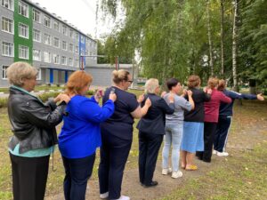 05.09.2025 г., в рамках реализации региональной программы «Активное долголетие», в ГПОУ ТО «НПК» руководителем физ. воспитания проведено занятие «На тропе здоровья»