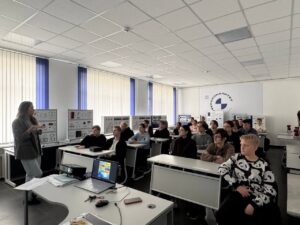 НА ВОЛНАХ РАЗВИТИЯ