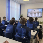 НА ВОЛНАХ РАЗВИТИЯ